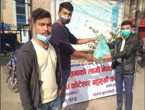 ‘माक्स लगाउ, कोरोनाबाट बचौं’ भन्दै विद्यार्थी संघ कोटेश्वर क्याम्पसद्वारा माक्स वितरण