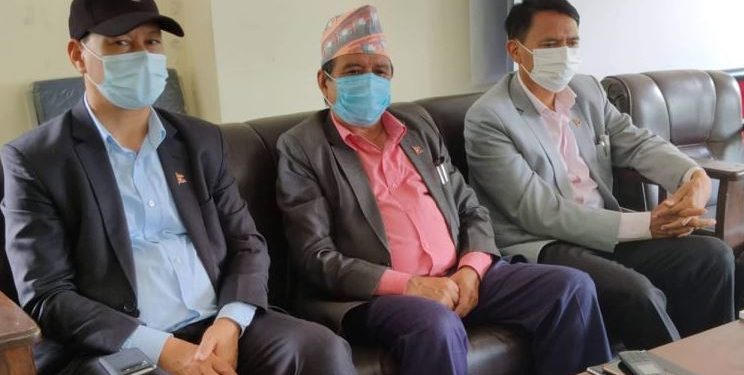 मेलम्चीको बाढीबाट प्रभावित तीन पालिकालाई ३ करोड हस्तान्तरण