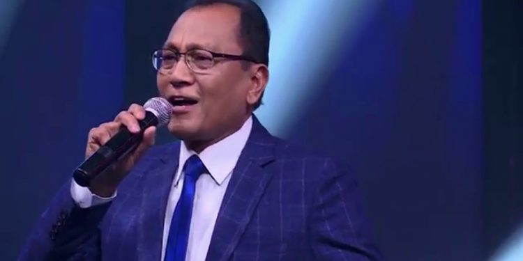 गायक दीप श्रेष्ठलाई संगीतकार संघको तर्फबाट २ लाख सहयोग