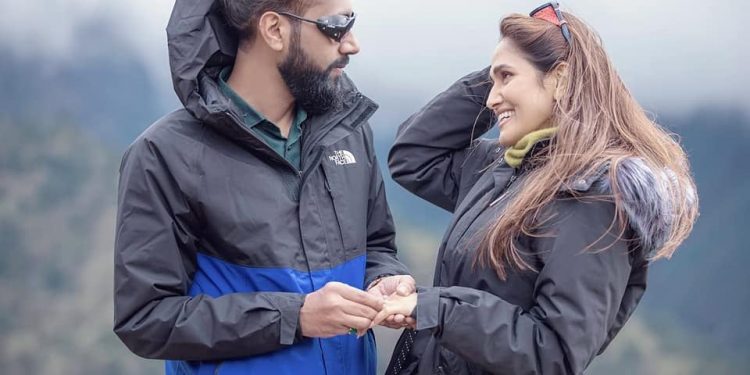 गायिका इन्दिरा जोशीले प्रेमी शरदसँग गरिन् फिल्मी शैलीमा इन्गेजमेन्ट