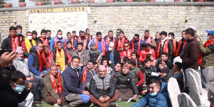 नेकपा (एकीकृत समाजवादी) रामेछापमा बढ्यो युवाको आकर्षण, दर्जनौ युवाहरु पार्टी प्रवेश, माधव कुमार नेपालले गरे स्वागत