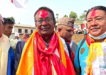 माओवादी केन्द्रबाट रामेछाप नगरपालिकाको मेयरमा नरेशबाबु श्रेष्ठले दर्ता गरे उम्मेदवारी