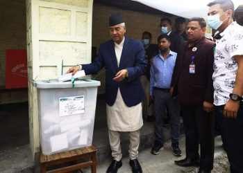 प्रधानमन्त्री शेरबहादुर देउवाले गरे  मतदान