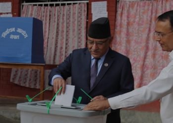 चितवन पुगेर प्रचण्डले गरे मतदान