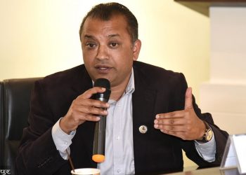 स्वास्थ्य बीमा कम्पनी मार्फत चलाउने निर्णयमाथि  गगन थापाको विरोध