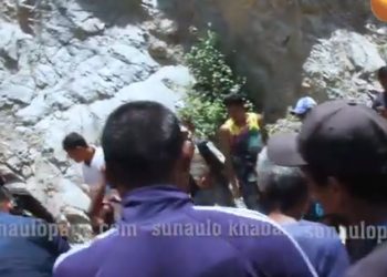 रामेछाप बस दुर्घटना : घाइतेको हेलिकोप्टरबाट उद्दार हुँदै  (भिडियोसहित)