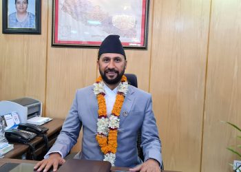 प्रहरी हेडक्वार्टर पुगेर गृहमन्त्री लामिछानेले भने, ‘सरुवा-बढुवाका लागि नेताको घर गए कारबाही गर्छु।’