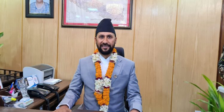 प्रहरी हेडक्वार्टर पुगेर गृहमन्त्री लामिछानेले भने, ‘सरुवा-बढुवाका लागि नेताको घर गए कारबाही गर्छु।’