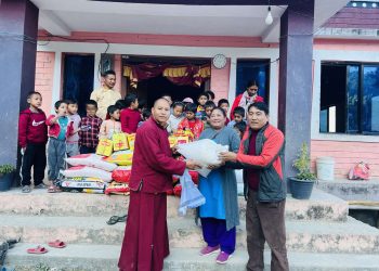 सुनापति भ्वासा च्यारिटी मेडिकल सेन्टर प्रा.लि. का अध्यक्ष धर्मगुरु बिमान सिंङ तामाङ (नवङ पाल्देन) को पहलमा सुनापतिको शेरपलिङ महायान बौद्द धर्म अद्ययन केन्द्र गुम्बाका बालबालिकाहरुकोलागी लाखौँको सहयोग हस्तान्तरण