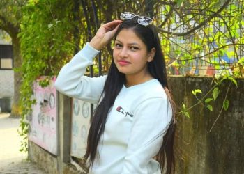 सरिता गिरि “अनन्त यात्री” को “काले” सार्वजनिक