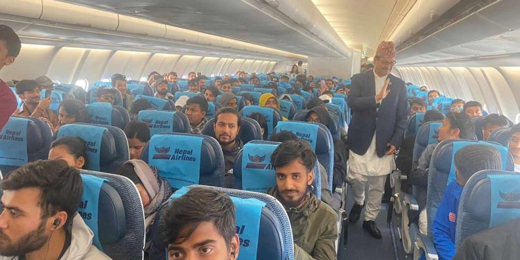 इजरायलबाट नेपालीको उद्दार सुरु, २५४ जना नेपाली काठमाण्डौ आइपुगे