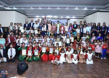राष्ट्रव्यापी नृत्य प्रतियोगितामा आस्था विद्या मन्दिरका छात्रा प्रथम हुन सफल, प्रधानमन्त्री ओलीबाट पुरस्कार बितरण