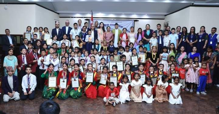 राष्ट्रव्यापी नृत्य प्रतियोगितामा आस्था विद्या मन्दिरका छात्रा प्रथम हुन सफल, प्रधानमन्त्री ओलीबाट पुरस्कार बितरण