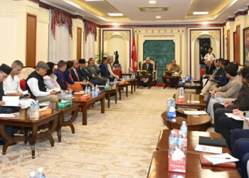 दलहरूलाई राष्ट्रपतिले भने- संविधान जोगाउन चुनावमा लाग्नुस