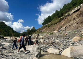 सडक–सम्पर्कविच्छेद भएपछि बिपी राजमार्गमा कष्टकर यात्रा