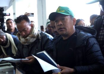 रविसँग छलफलमा कुलमान, निर्वाचन आयोगमा उज्यालो नेपाल पार्टीका नेता